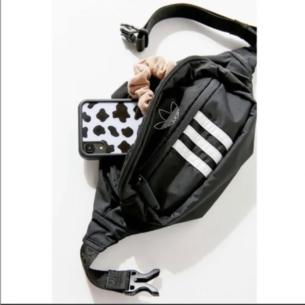 Adidas 3 Stripes waist Pack (BNWT) - Picture 3 of 9